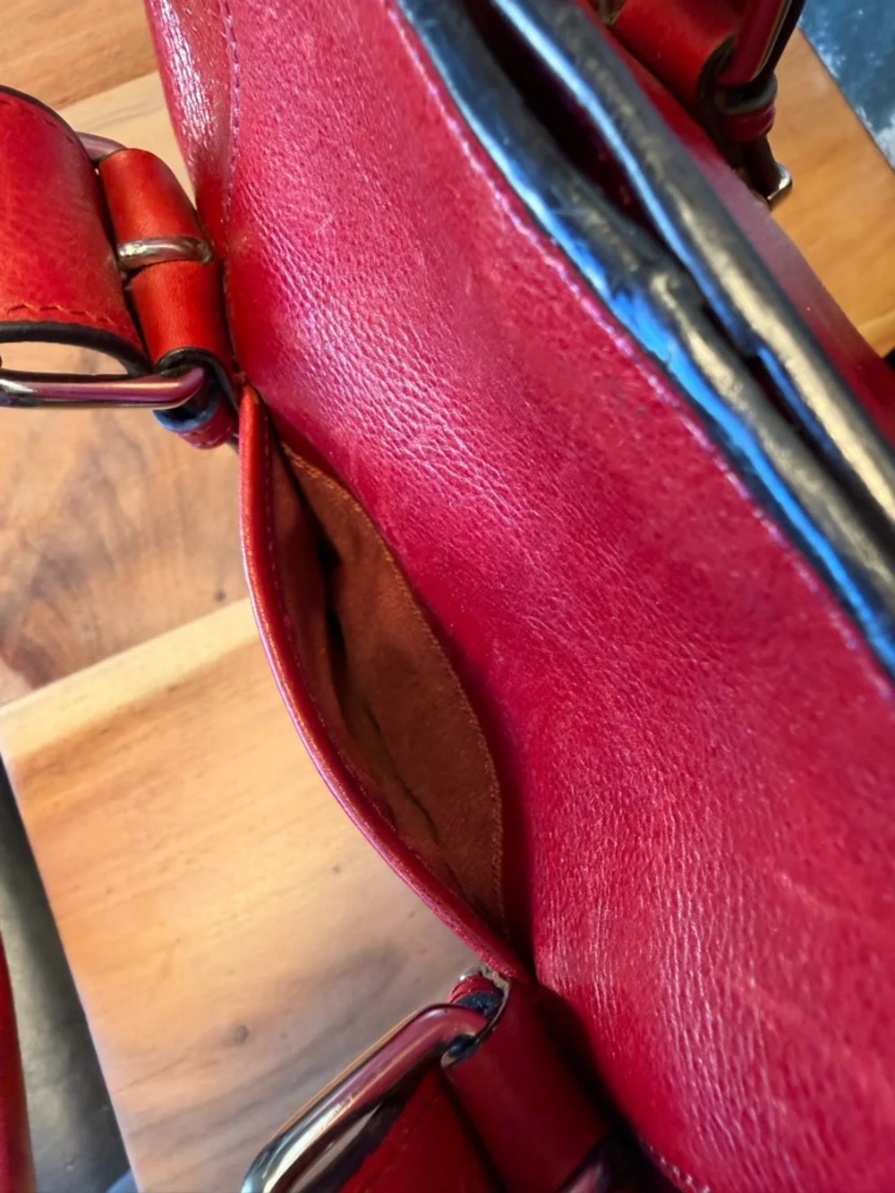 Wilson’s Leather office siren Y2K style red leather shoulder bag silver (GUC) - Picture 13 of 17